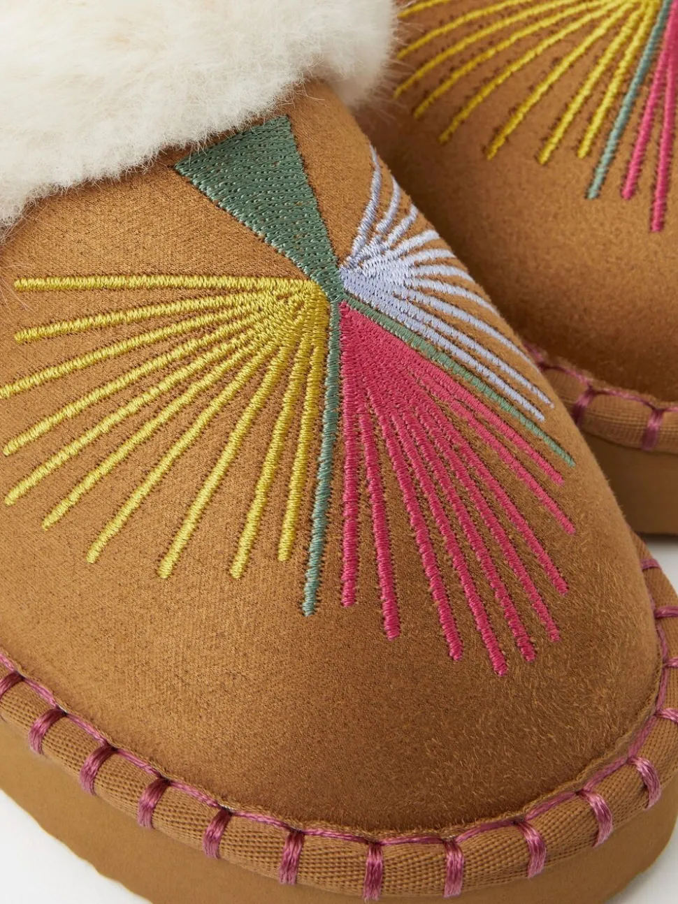 Accessorize chaussons mules brodés