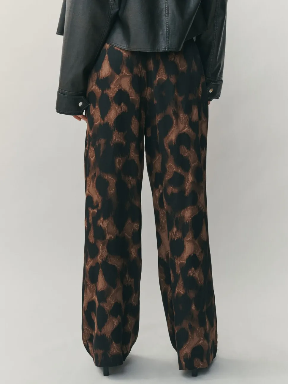 animal - Pantalons en satin à jambe large et taille ceinturée