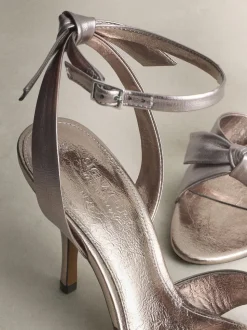 Anthracite - Sandales à talons cloutées avec nœud en cuir de qualité supérieure Signature