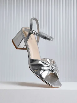 Argent - Sandales Linzi Charlotte à talons carrés avec nœud sur le devant