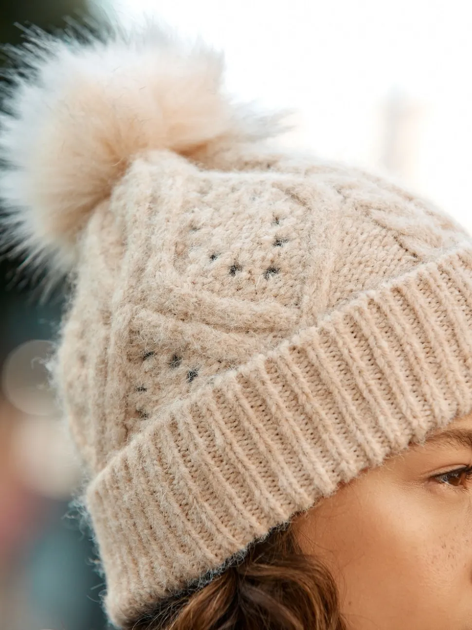 Avoine - Bonnet à pompon en maille pointelle
