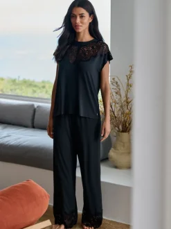 B by Ted Baker Ensemble pyjama noir bordé de dentelle modale