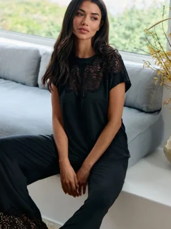 B by Ted Baker Ensemble pyjama noir bordé de dentelle modale