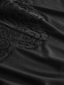 B by Ted Baker Ensemble pyjama noir bordé de dentelle modale