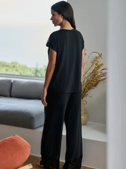 B by Ted Baker Ensemble pyjama noir bordé de dentelle modale
