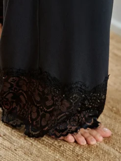 B by Ted Baker Ensemble pyjama noir bordé de dentelle modale