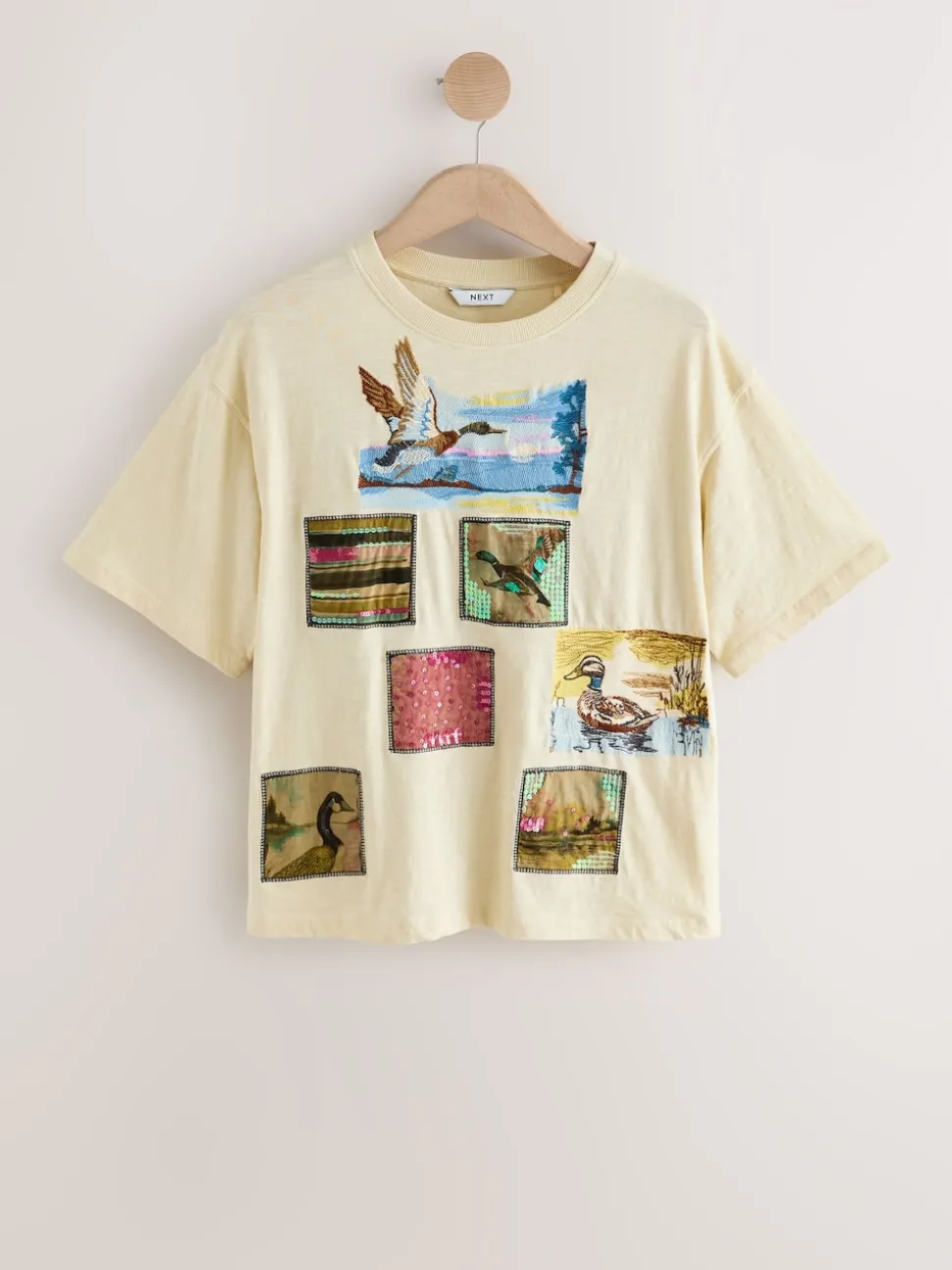 Beurre jaune - T-shirt à manches courtes à manches courtes et col ras du cou avec écusson à sequins
