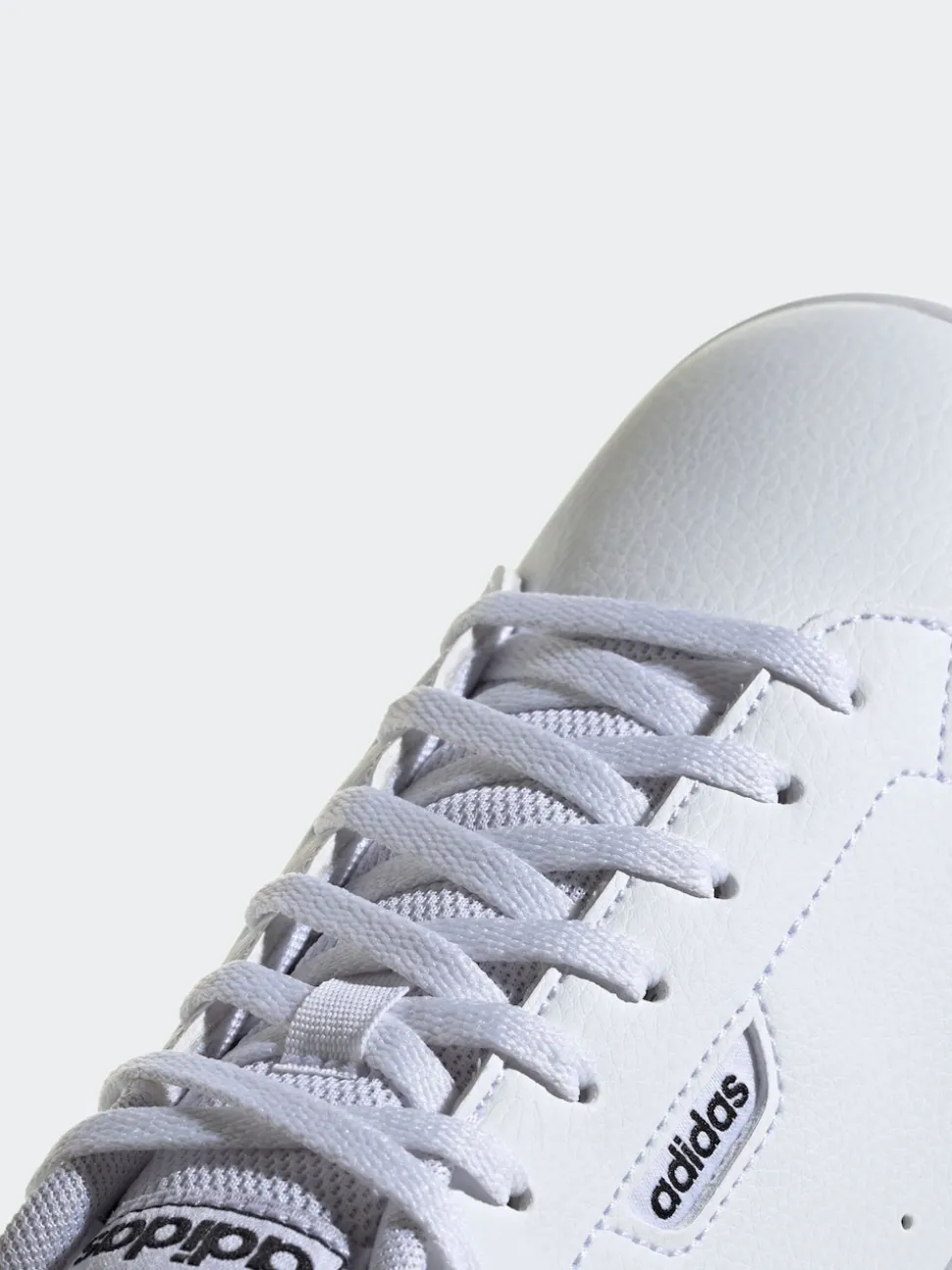 Blanc - adidas Urban Courts