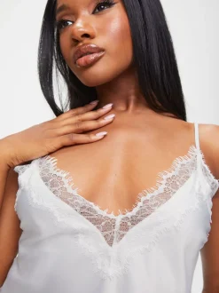 Blanc - Ann Summers Ensemble pyjama en dentelle Cerise et cami en satin