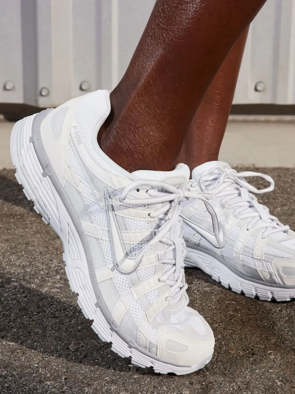 Blanc - Baskets Nike P6000