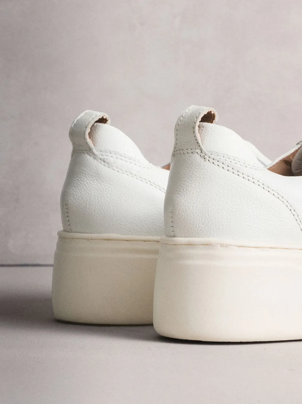 Blanc - Baskets Signature en cuir à plateforme compensée épaisse