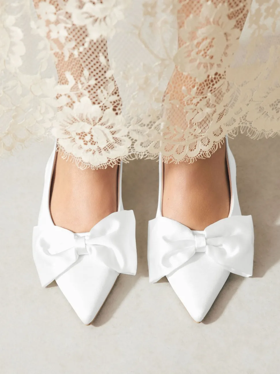 Blanc - Chaussures à talons Mariage Forever Comfort® en Satin à Nœud et bout pointu