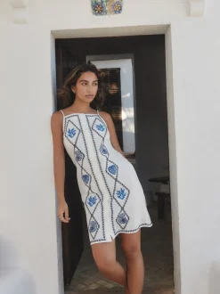 Blanc - Robe droite courte brodée en lin