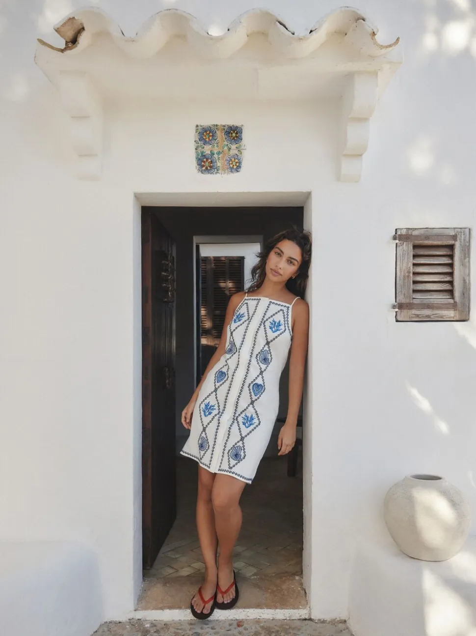 Blanc - Robe droite courte brodée en lin