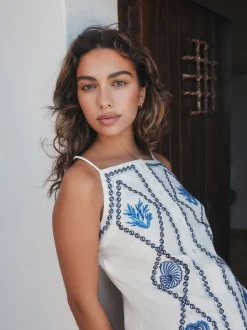 Blanc - Robe droite courte brodée en lin