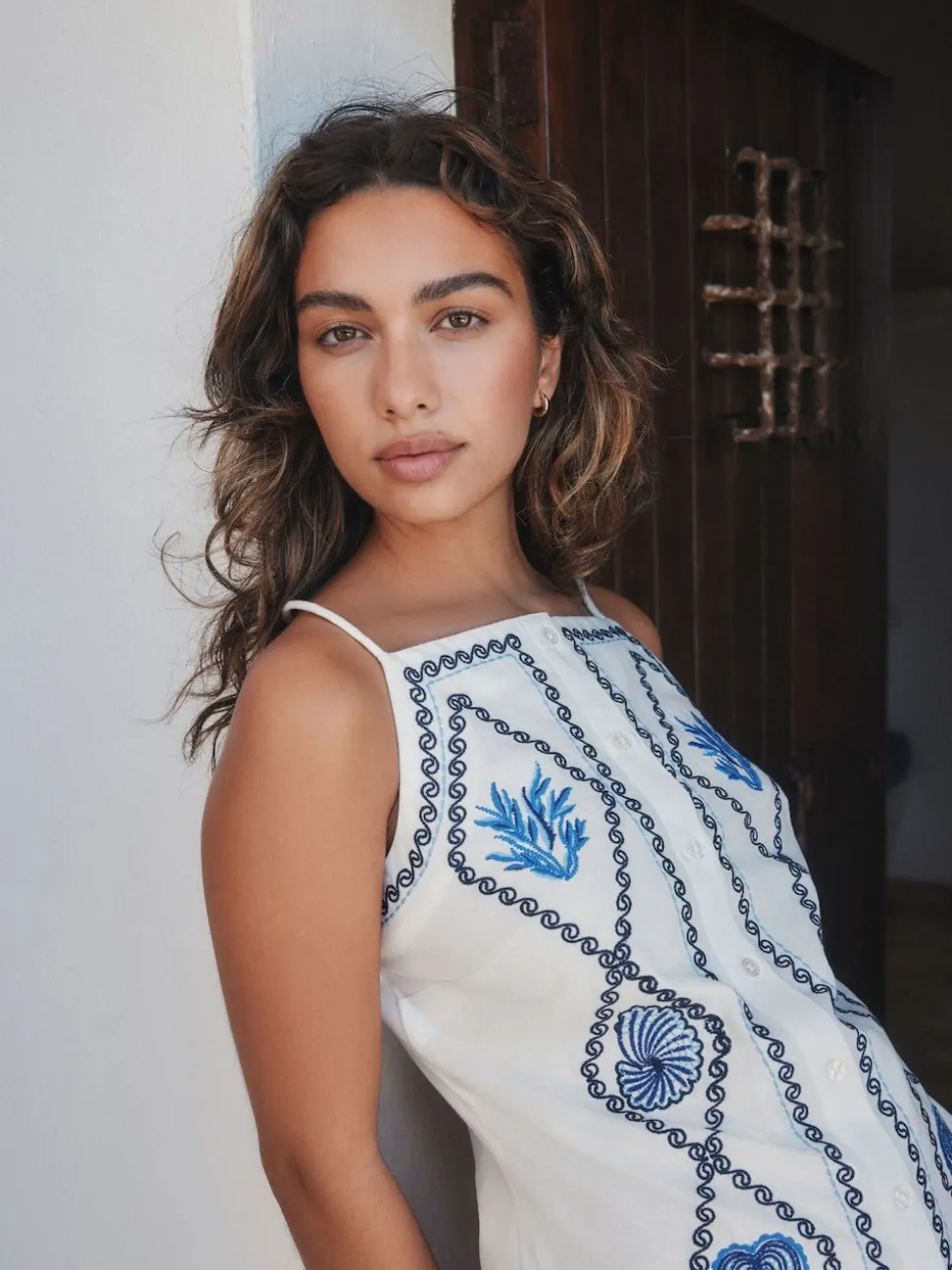 Blanc - Robe droite courte brodée en lin