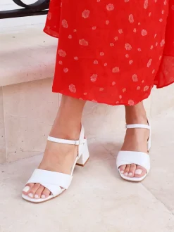 Blanc - Sandales à talons Vivian Linzi à coupe large avec sangle avant croisée