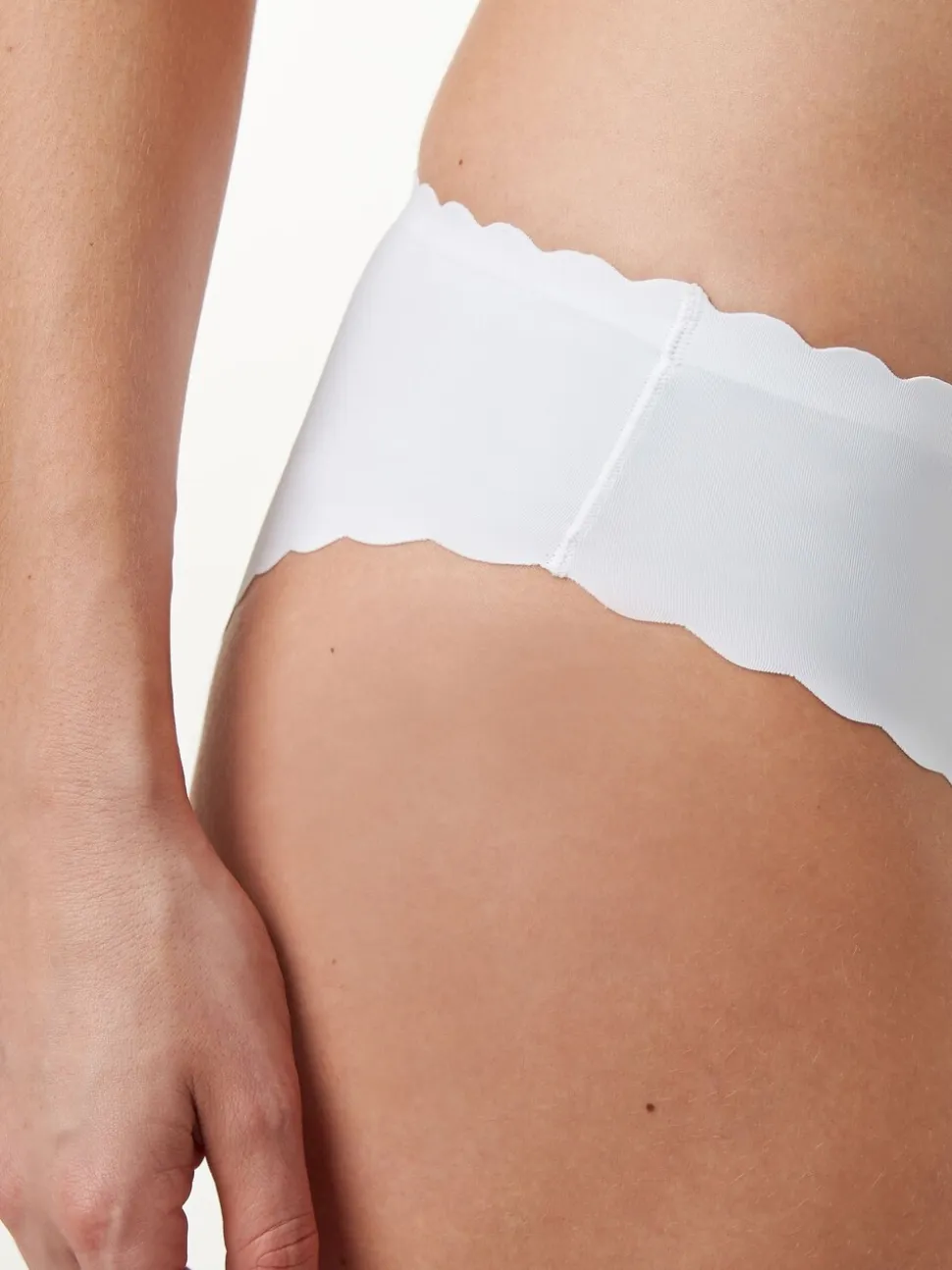 Blanc - Slip invisible à bord festonné