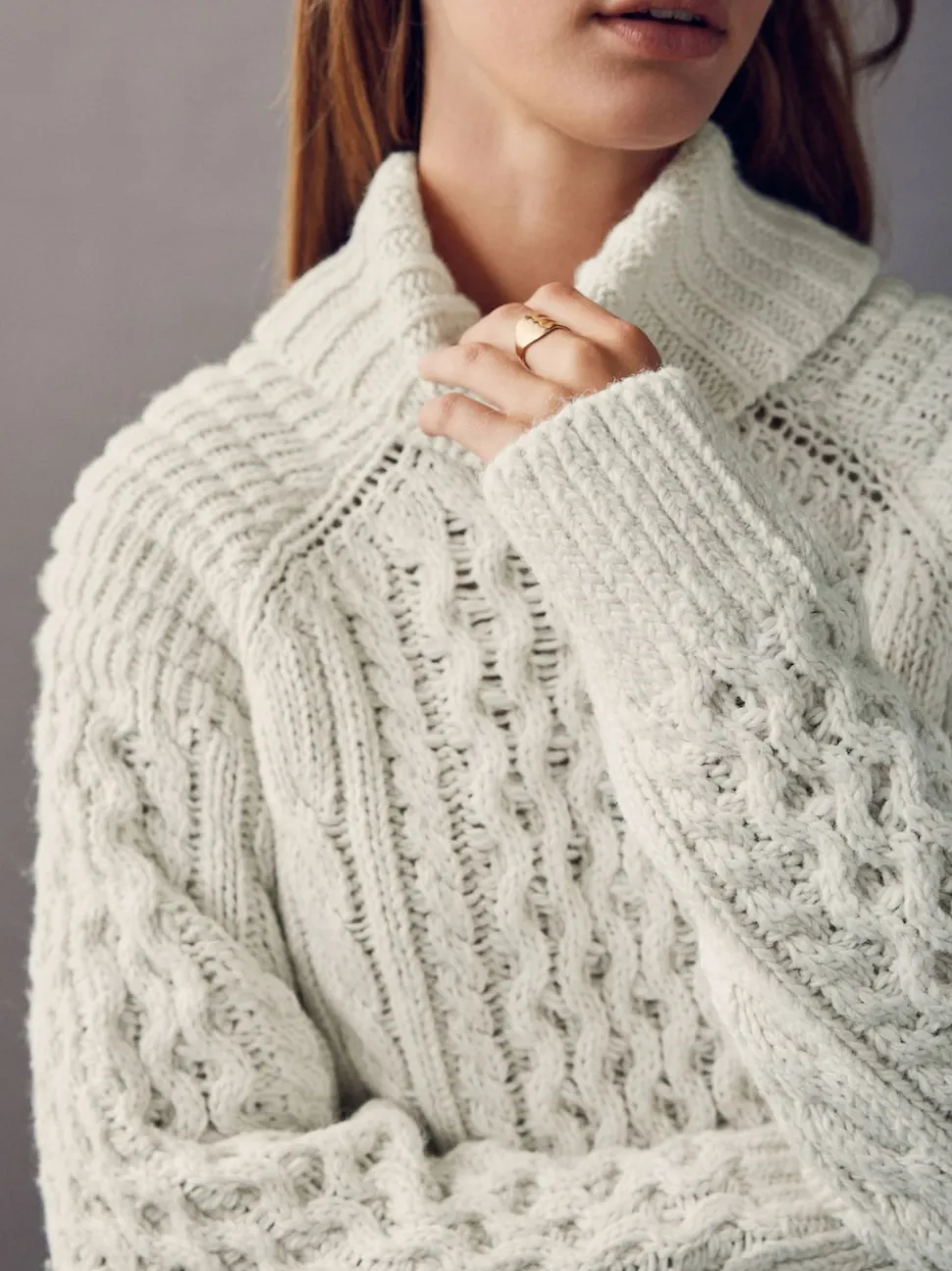 Blanc écru - Pull long torsadé à col roulé en laine