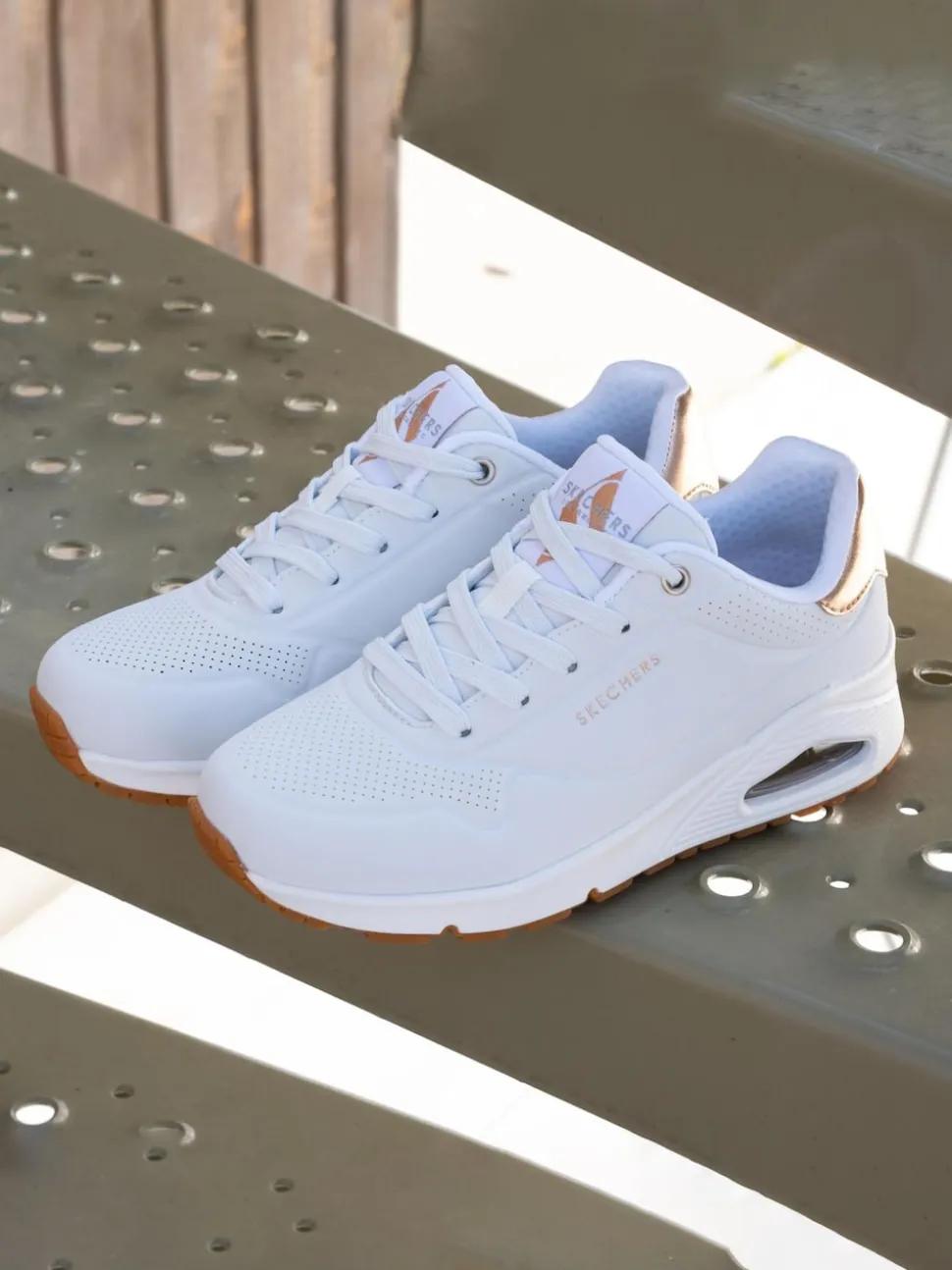 Blanc de coton - Baskets Skechers Golden Fit Uno femme dorées