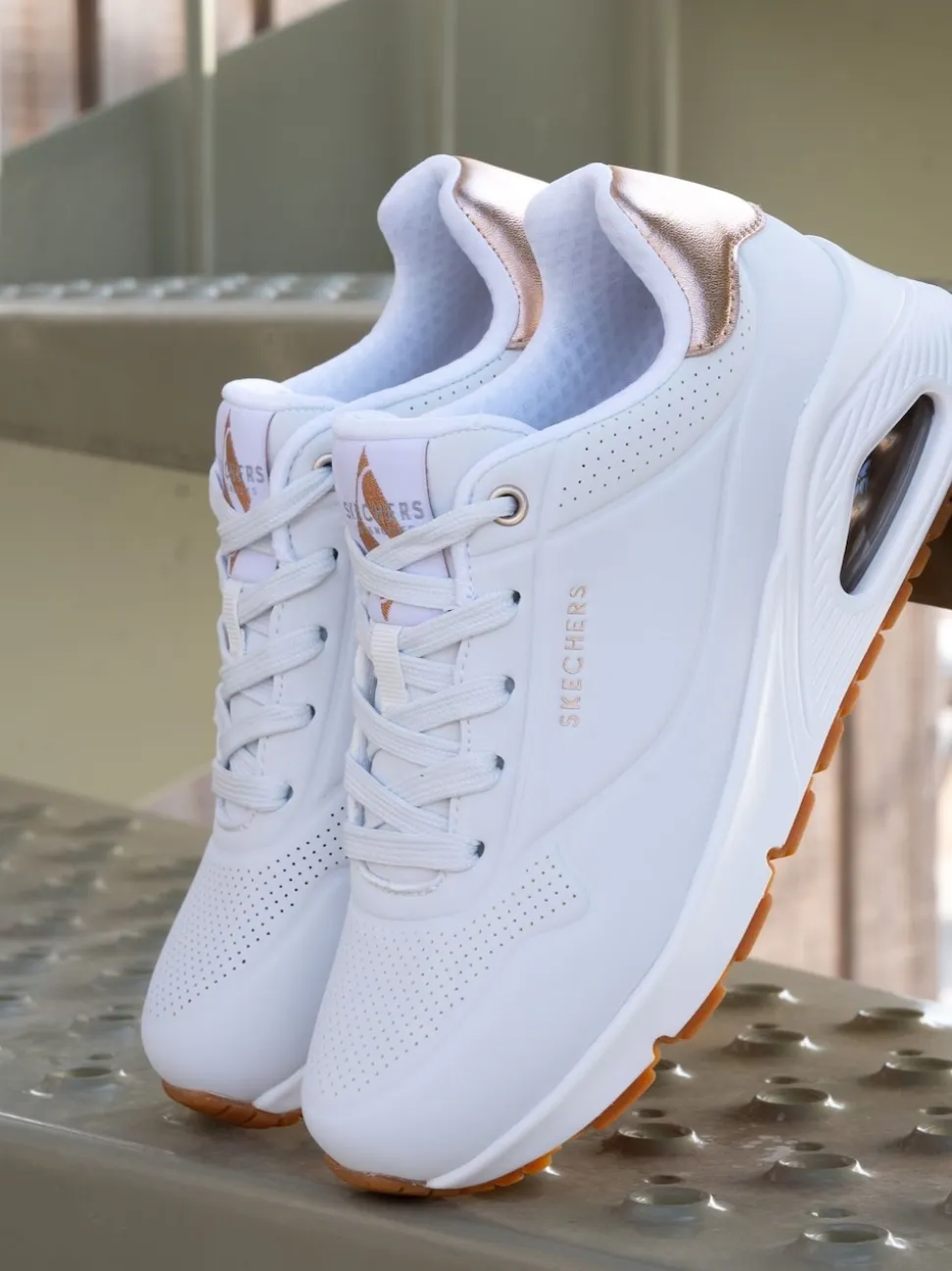 Blanc de coton - Baskets Skechers Golden Fit Uno femme dorées
