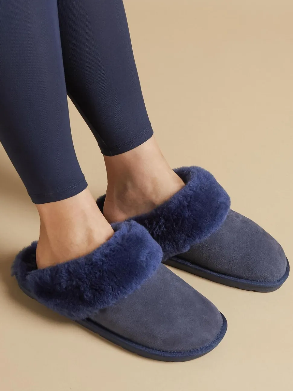 Bleu - Chaussons mules Jones Bootmaker Bella-Rose en peau de mouton