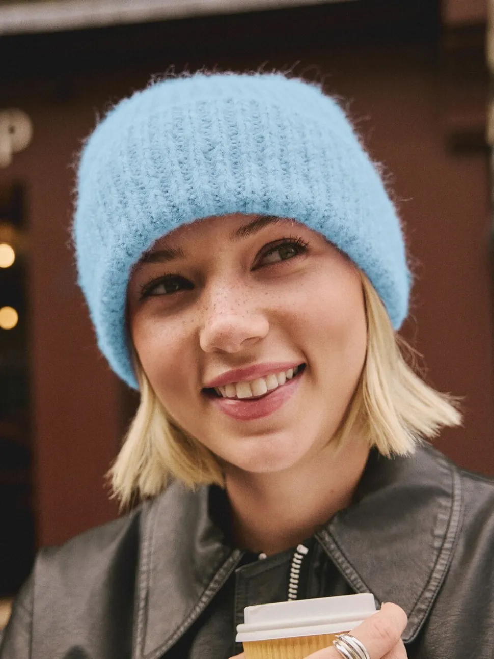 Bleu clair - Bonnet côtelé contenant de la laine
