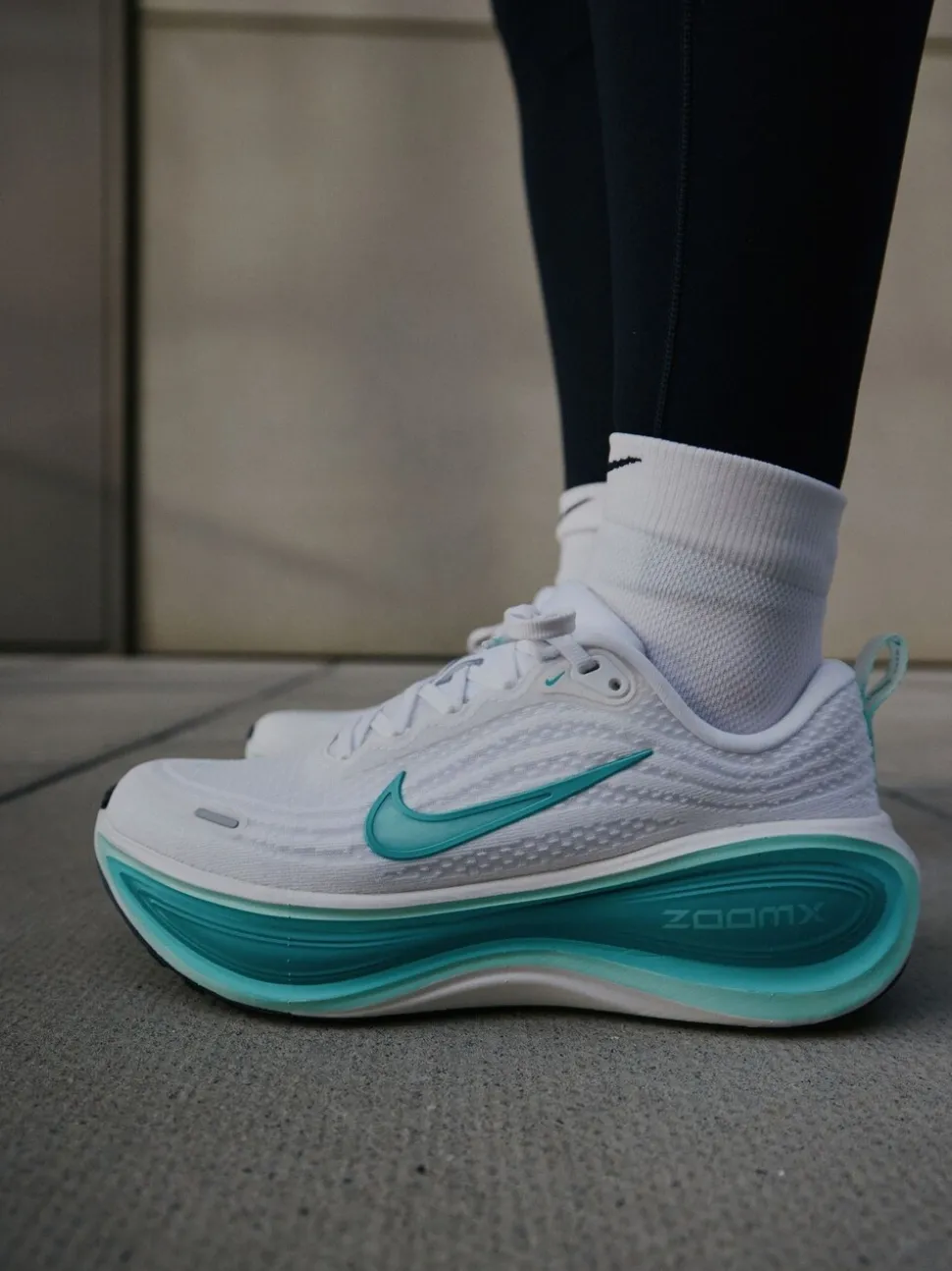 Bleu et blanc - Nike Baskets de course sur route Vomero Plus