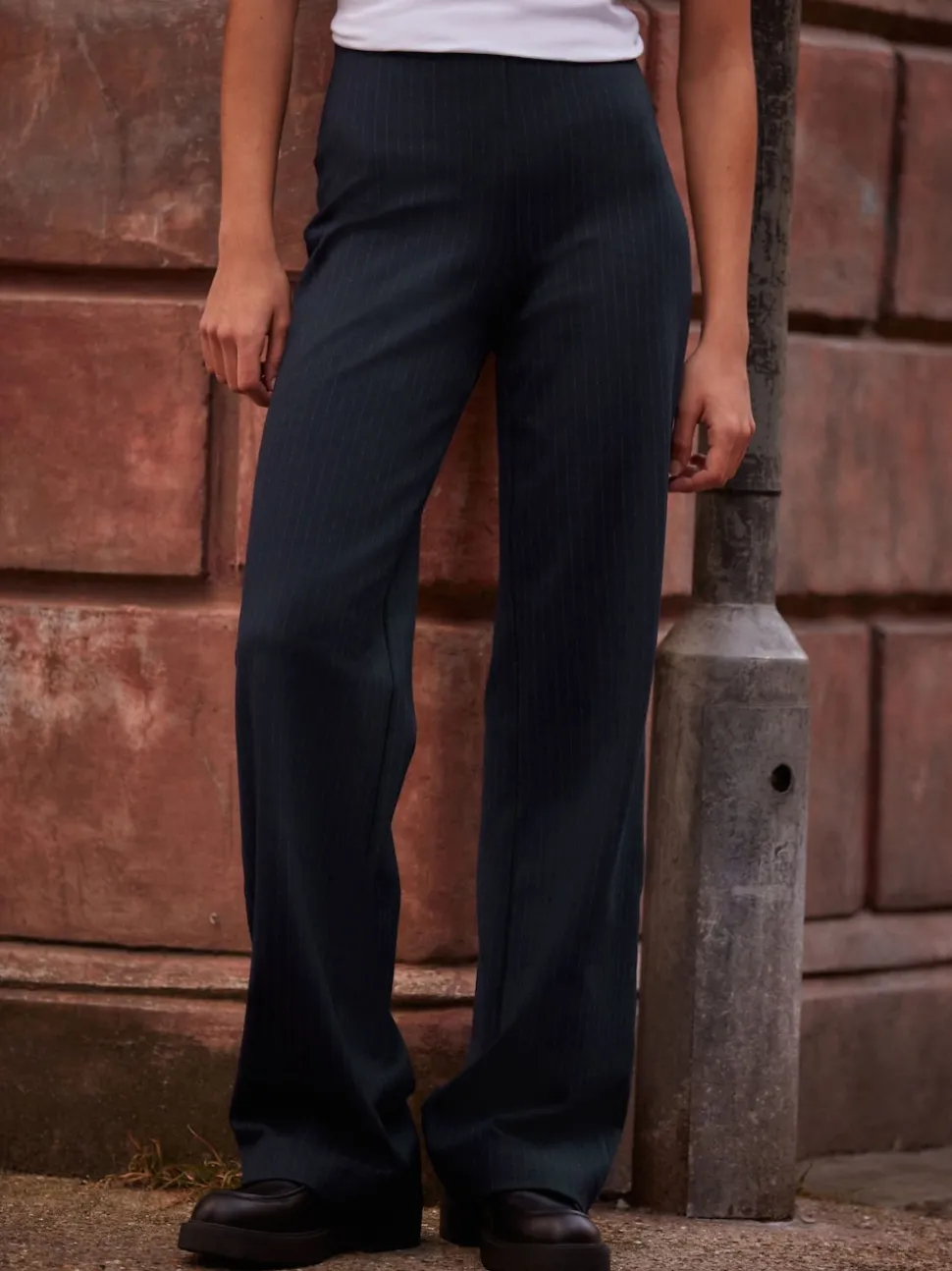 Bleu marine à fines rayures - Pantalon ample en jersey point de Rome lissant