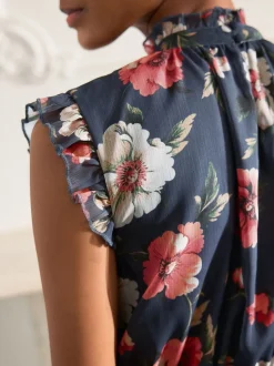 Bleu marine à fleurs - Robe longue imprimée à col haut et à volants