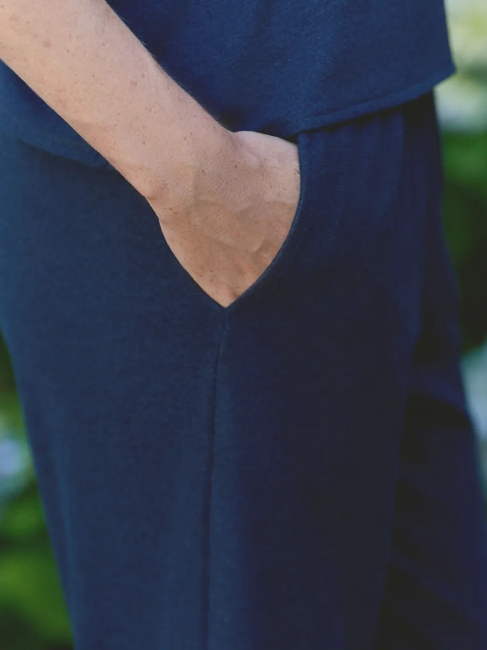 Bleu marine foncé - Pantalon Laura Ashley Lounge en maille