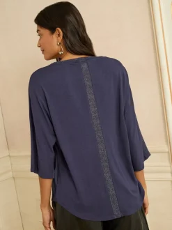 Bleu marine rose et scintillant - Haut Love & Roses en satin à manches courtes et col en V