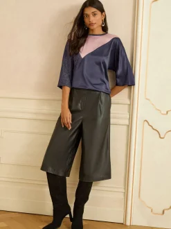 Bleu marine rose et scintillant - Haut Love & Roses en satin à manches courtes et col en V