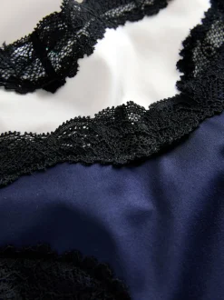 Bleu marine/Champagne - Lot de 2 culottes brésiliennes brillantes et bordées de dentelle