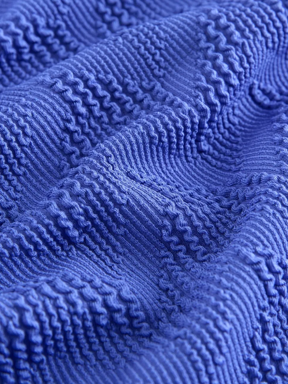 Bleu texturé bleuet - Maillot de bain gainant à encolure dégagée