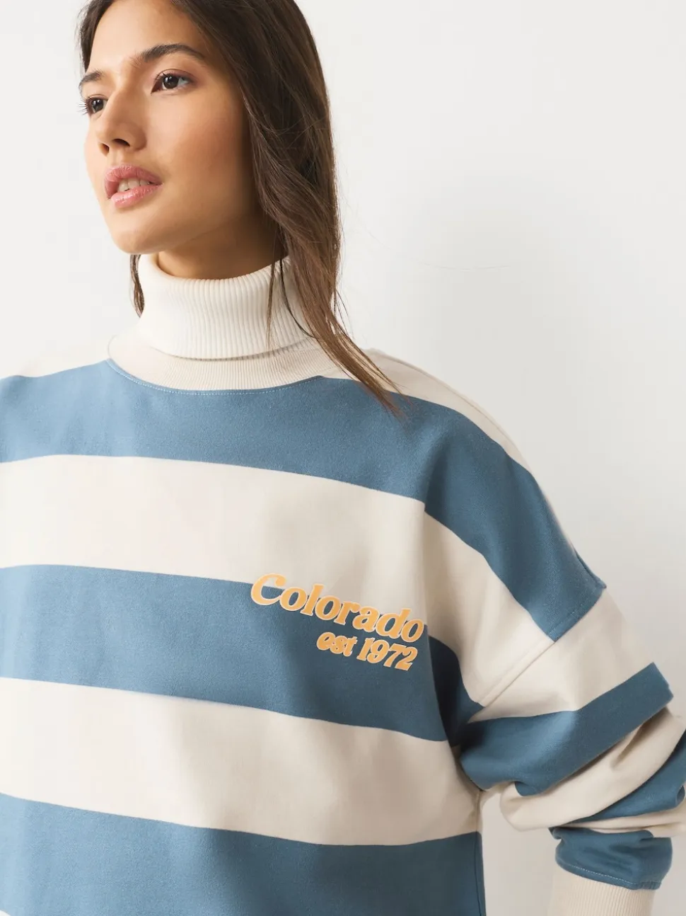 Bleu/Ecru - Sweat-shirt graphique à col rond à manches longues « Colarado » City