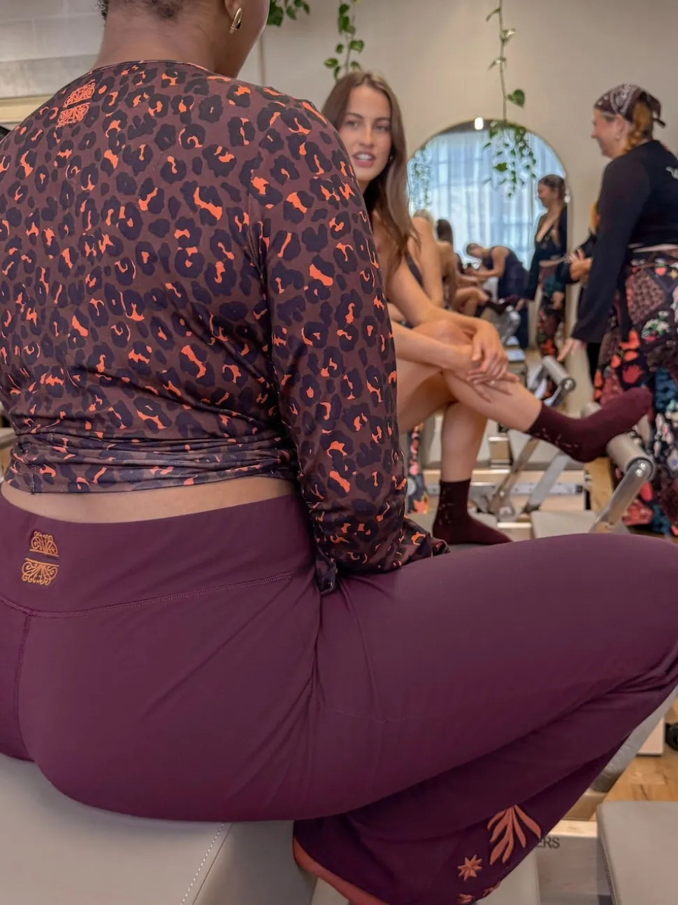 Bordeaux brodé - Leggings évasés en coton Never Fully Dressed