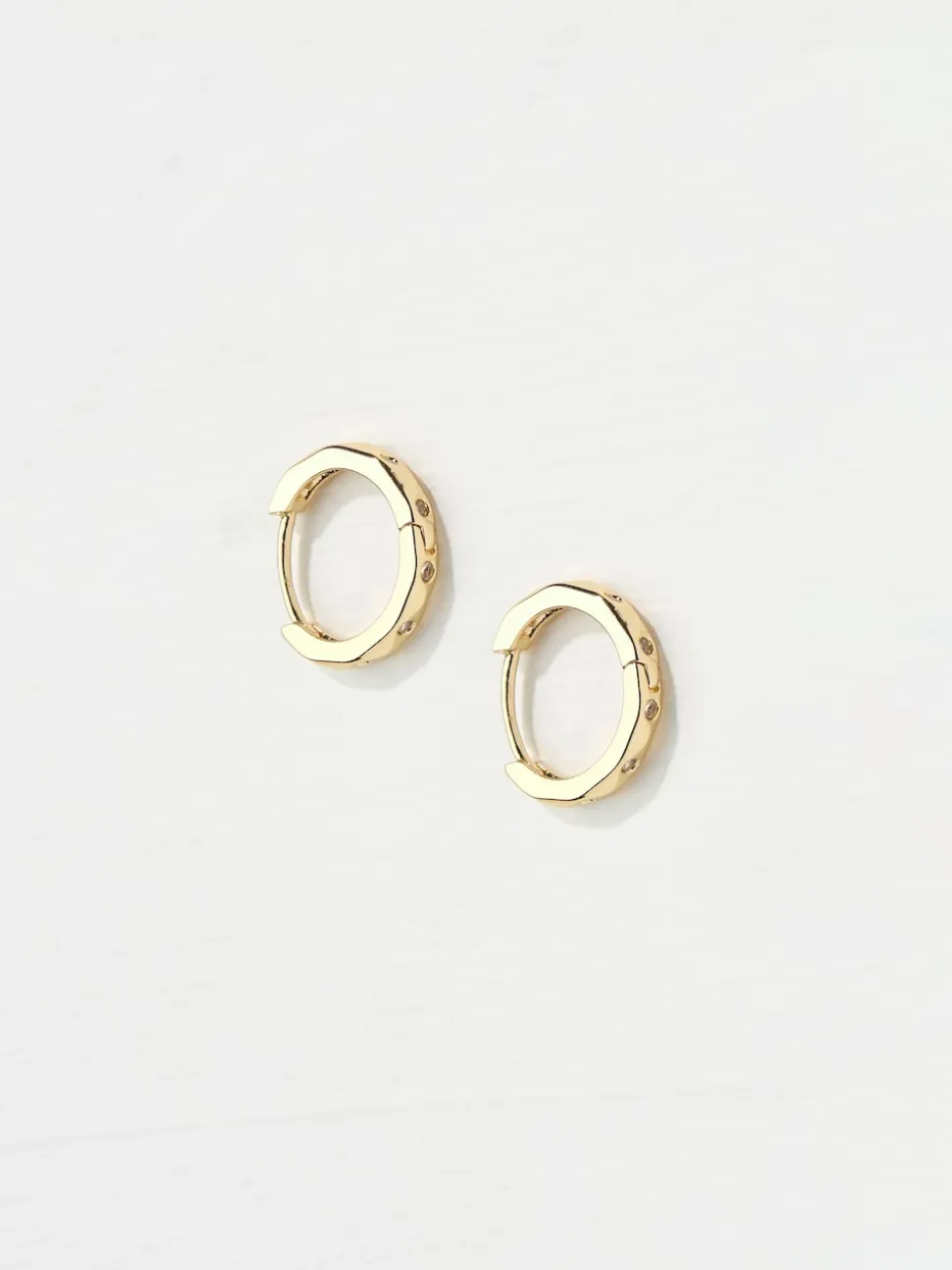 Boucles d’oreilles FatFace Huggie Hoops à pierres précieuses