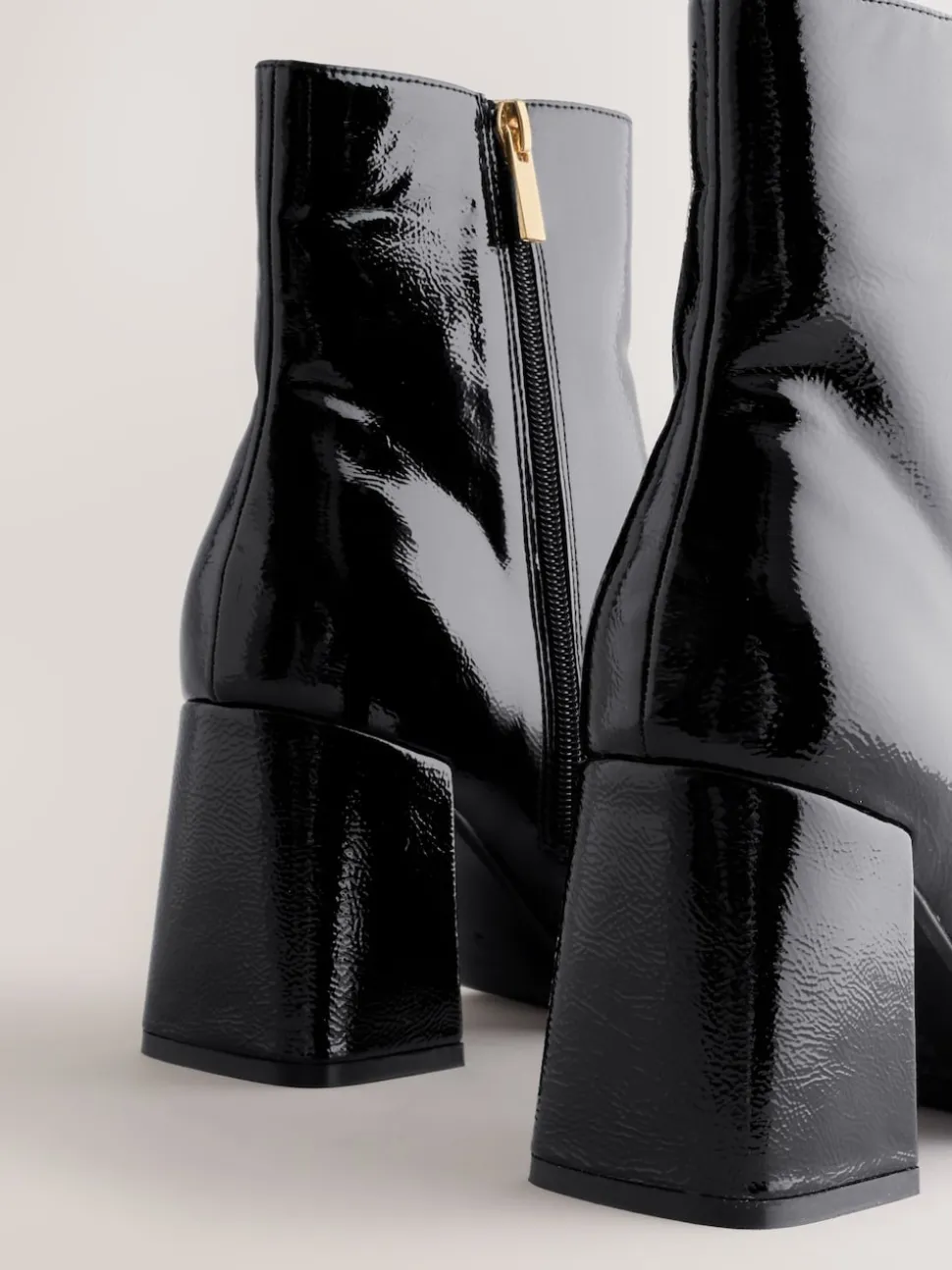 Brevet noir - Bottes à talon carré à bout carré Forever Comfort®