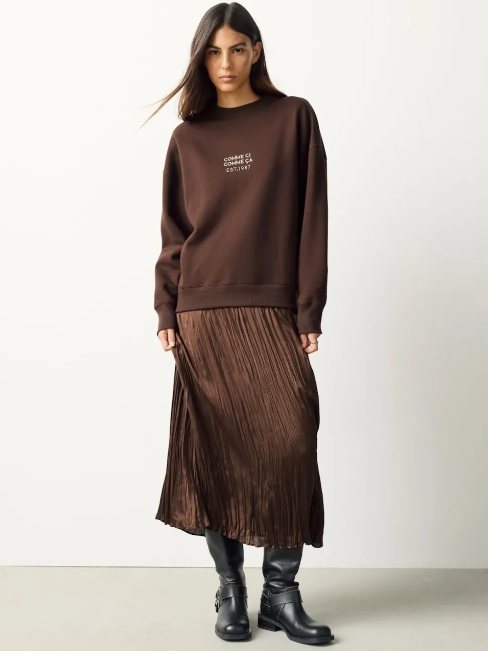 Broderie marron chocolat - Sweat-shirt 2en1 avec jupe mi-longue en satin