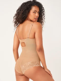 Caramel Nude - Corps en dentelle légèrement rembourré avec contrôle du ventre ferme DD+