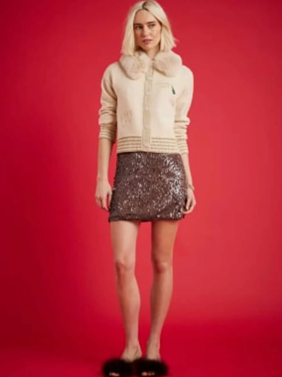 Cardigan River Island Nephthys Collab Champagne à col en fausse fourrure
