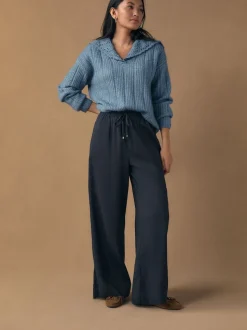Chambray bleu - Pull en maille côtelée avec col marin au crochet