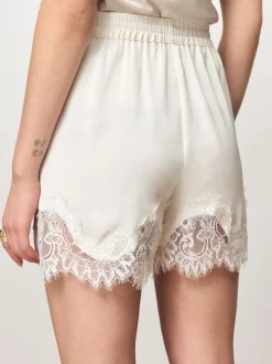 Champagne doré - Short en satin avec bordure en dentelle