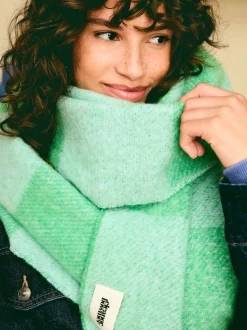 Écharpe Eleanor Bowmer à carreaux bleu et vert
