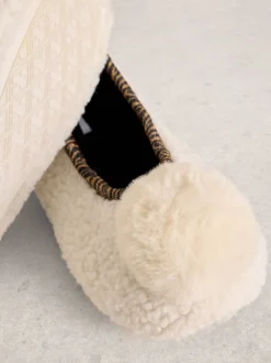 Chaussons de danse à pompon White Stuff