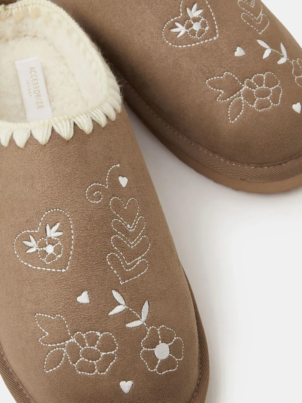 Chaussons mules brodés Accessorize cœur