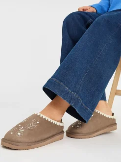 Chaussons mules brodés Accessorize cœur