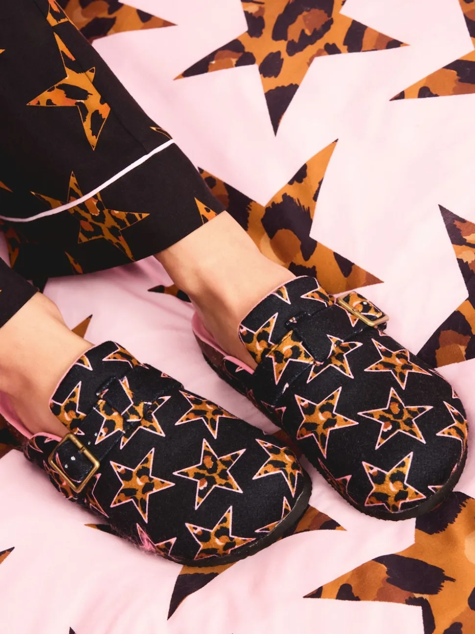 Chaussons mules Eleanor Bowmer à étoile léopard