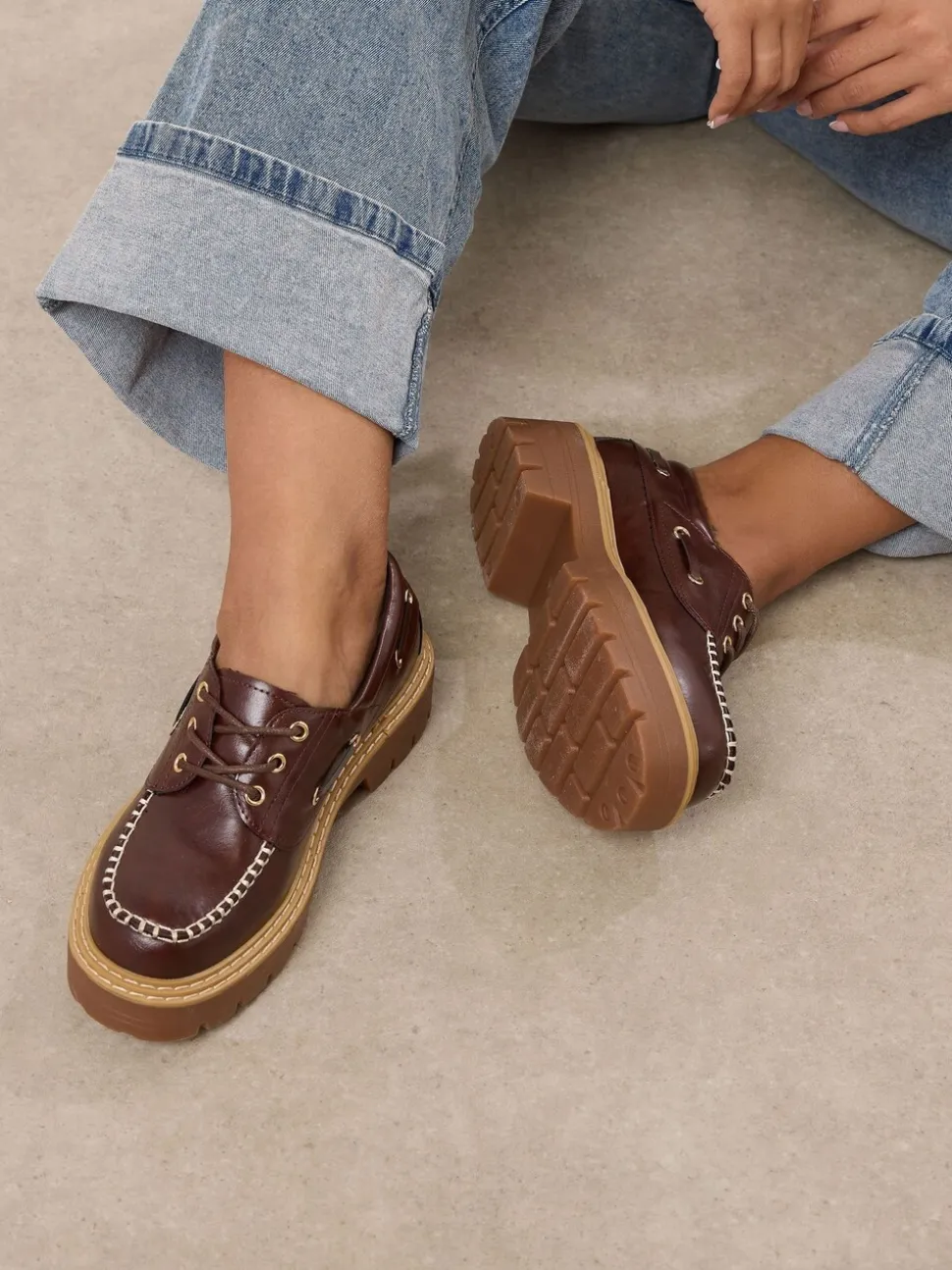 Chaussures bateau à lacets épaisses Yours Curve coupe extra large